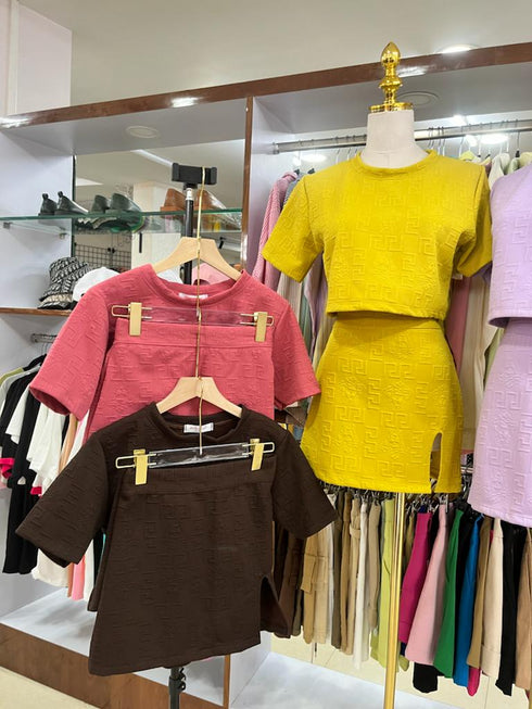 MODERN GRIL Crop Top With Side Slit Skirt